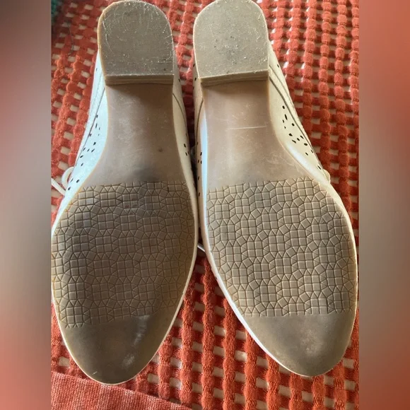 Crown Vintage Alexis White Perforated Flats - Picture 4 of 6